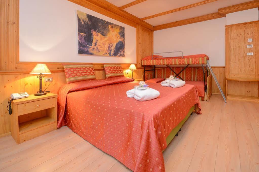 Hotel Corona Pinzolo Exterior photo